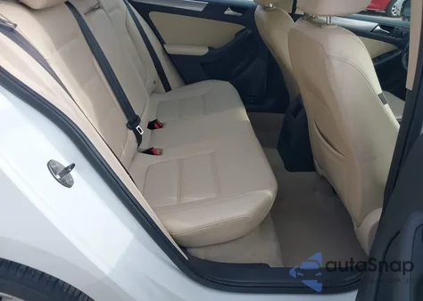 2015 Volkswagen Jetta 1.8T Se z USA, uszkodzony, nr VIN 3VWD07AJ2FM212449